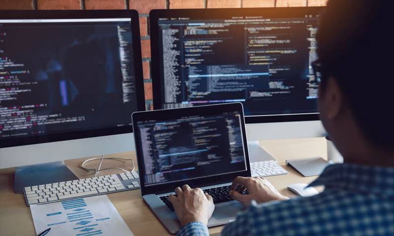 数据科学选型：R与Python如何赋能尖扎县网站建设？